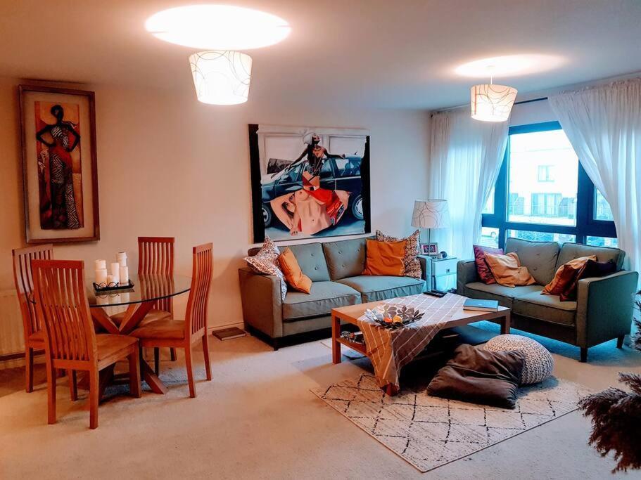 Central Spacious And Secure With A Double Bed 埃奇韦尔 外观 照片