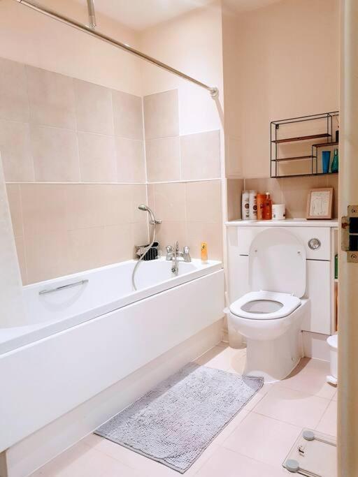 Central Spacious And Secure With A Double Bed 埃奇韦尔 外观 照片