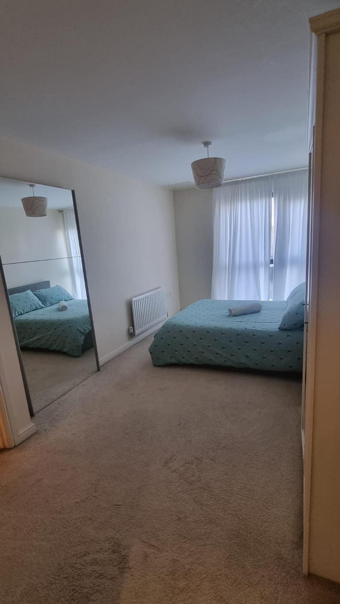 Central Spacious And Secure With A Double Bed 埃奇韦尔 外观 照片