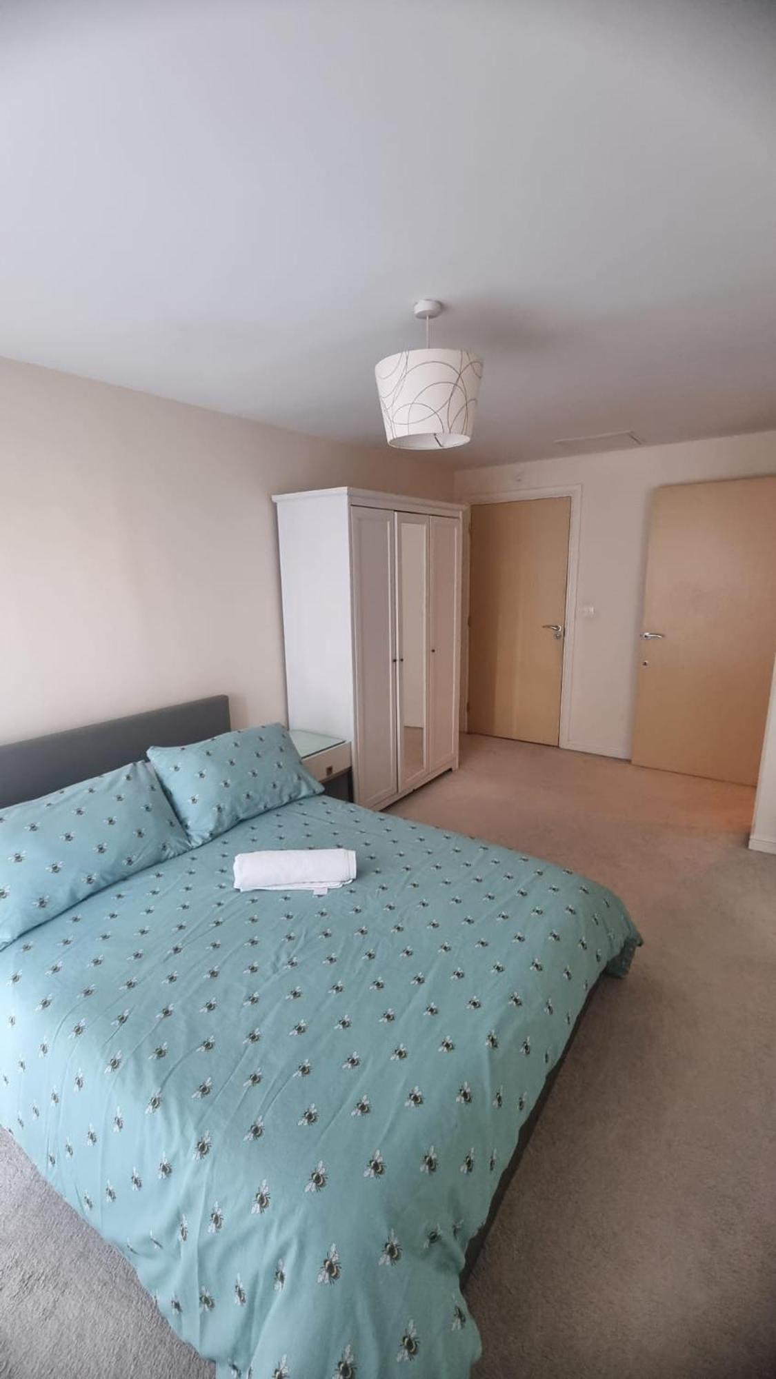 Central Spacious And Secure With A Double Bed 埃奇韦尔 外观 照片